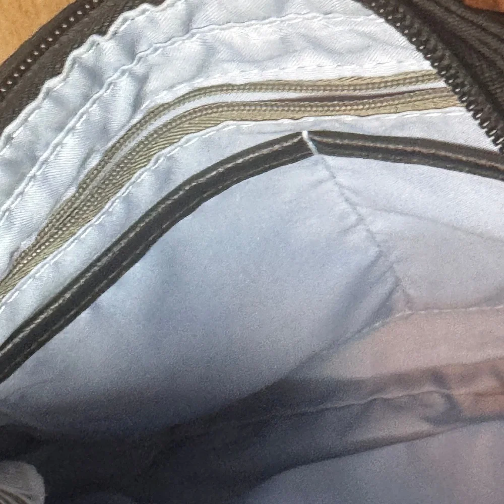 Baggallini Black Nylon Crossbody Bag Adjustable Strap Multi-Pocket Travel Purse‎